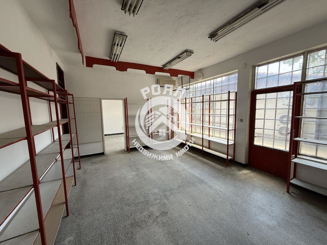 Роял Имоти продава Ексклузивно магазин в жк Тракия,гр.Пловдив - 0