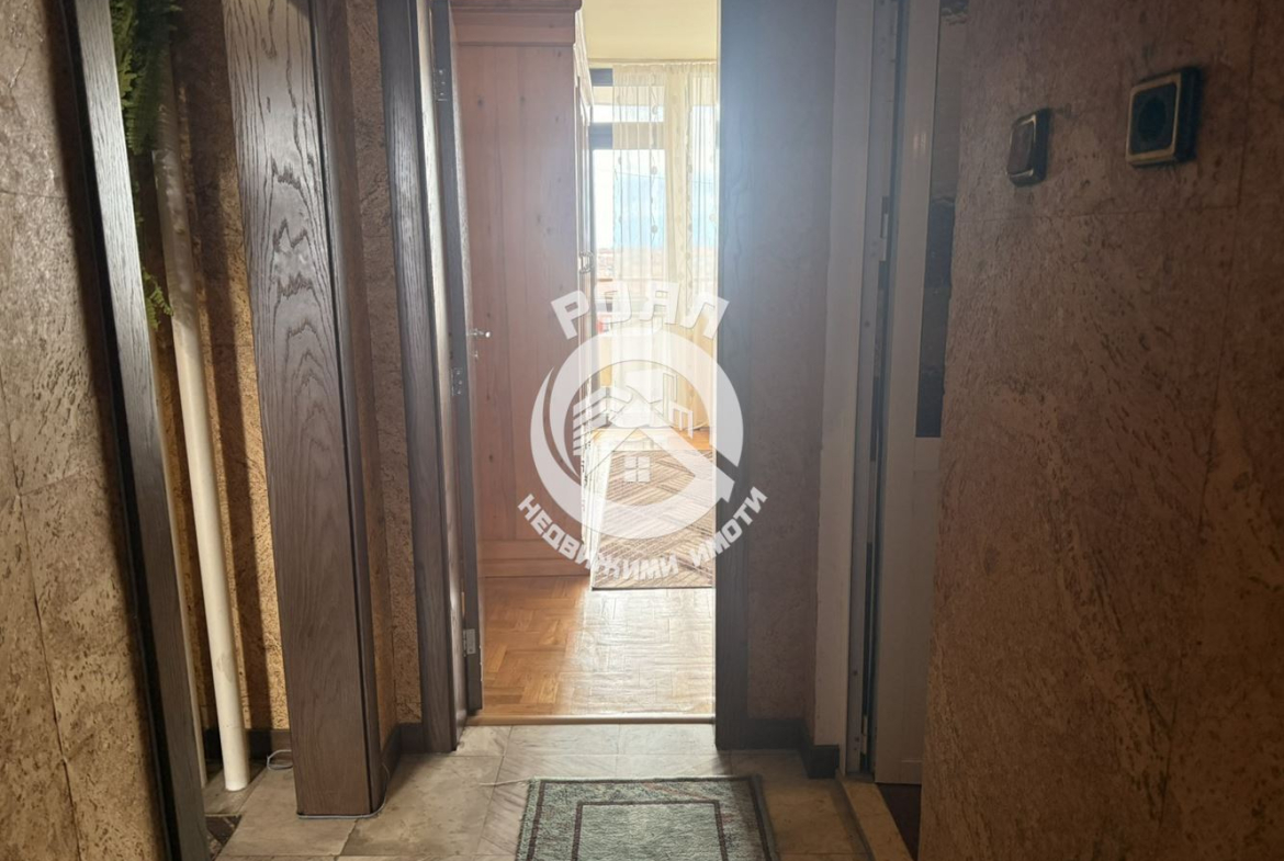 Роял имоти продава Ексклузивно тристаен апартамент в гр. Садово - 0