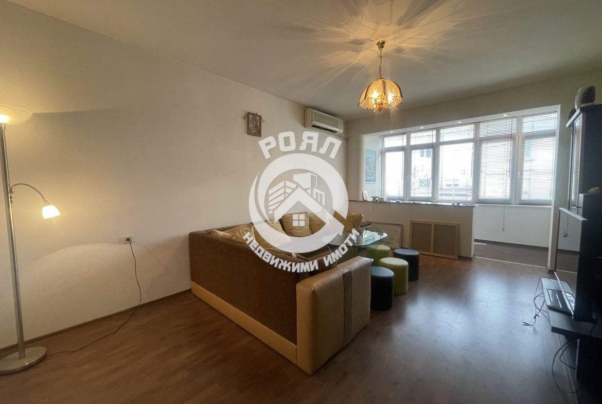 Роял имоти продава ЕКСКЛУЗИВНО тристаен апартамент, кв.Прослав!!!Напълно обзаведен!!!С Гараж и Паркомясто!!! - 0