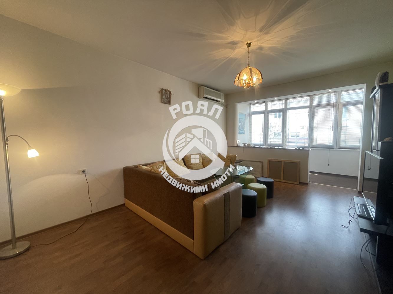 Роял имоти продава ЕКСКЛУЗИВНО тристаен апартамент, кв.Прослав!!!Напълно обзаведен!!!С Гараж и Паркомясто!!! - 0