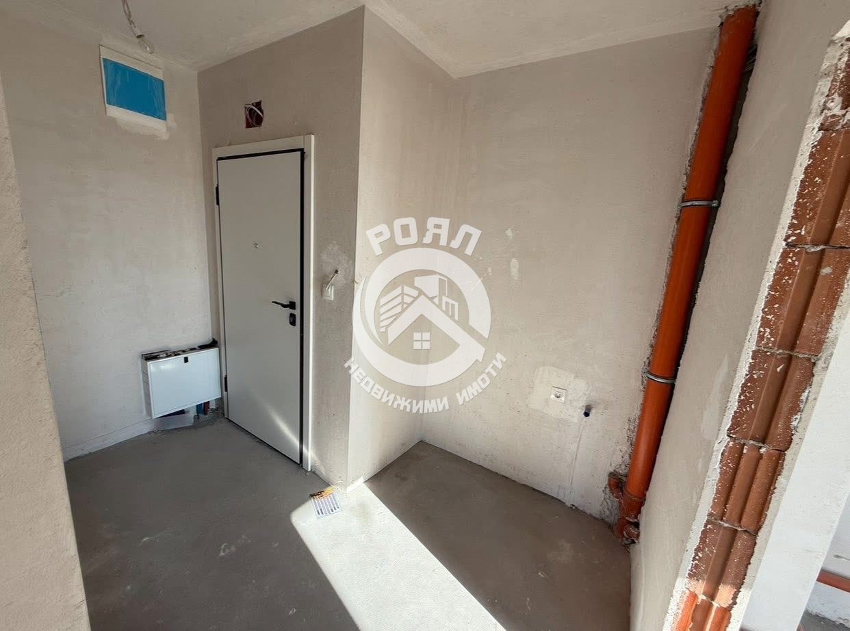 Роял имоти продава двустаен апартамент, с акт 16, комплекс от затворен тип, Тракия, Пловдив - 0