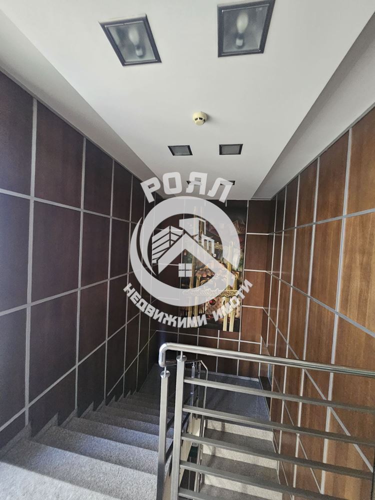 Роял Имоти продава търговски обект в кв.Център - 0