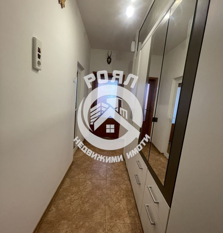 Роял имоти продава ЕКСКЛУЗИВНО тристаен апартамент, кв.Прослав!!!Напълно обзаведен!!!С Гараж и Паркомясто!!! - 0