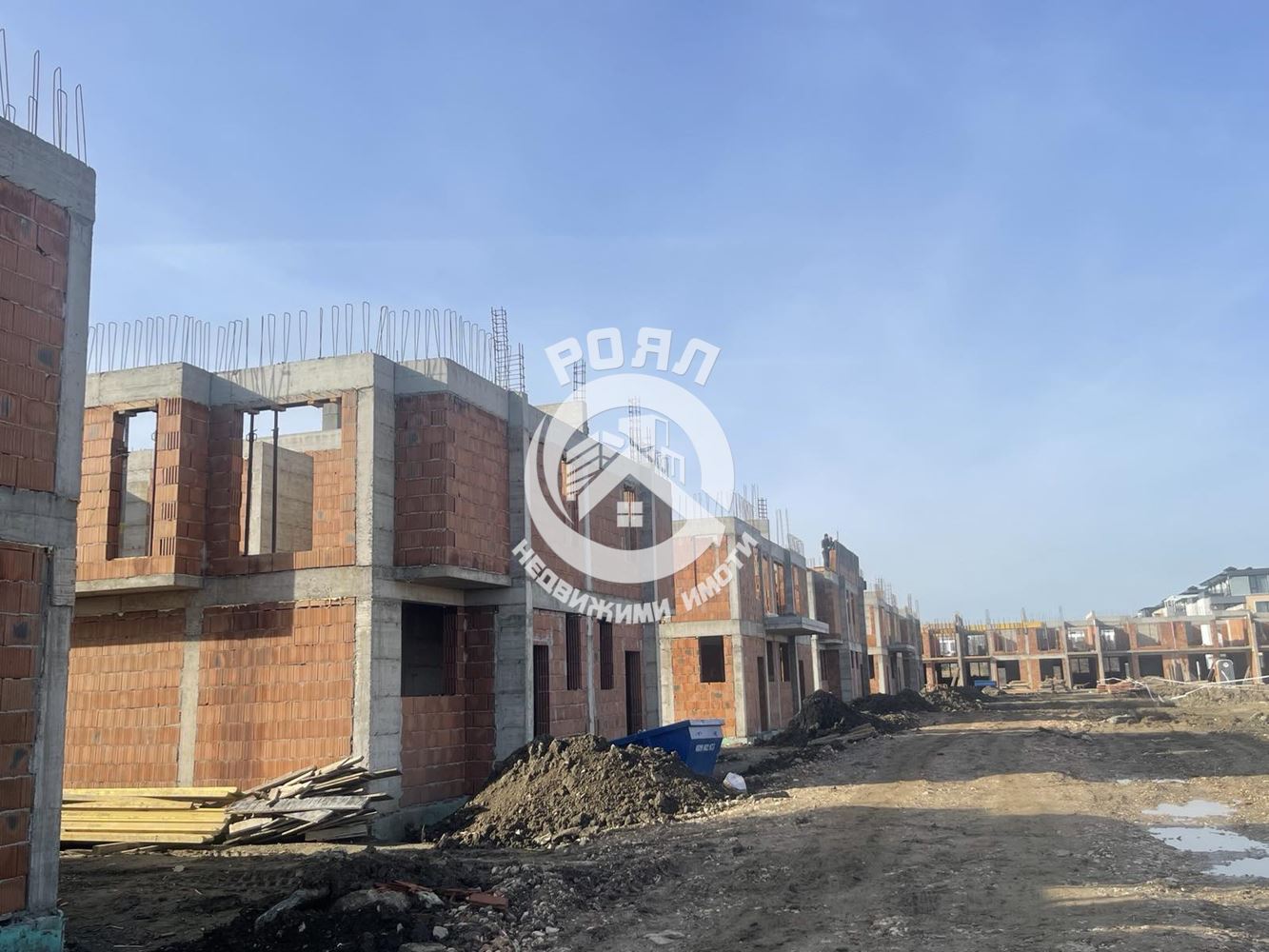 Роял Имоти продава двуетажна къща в гр.Пловдив, кв.Остромила - 0