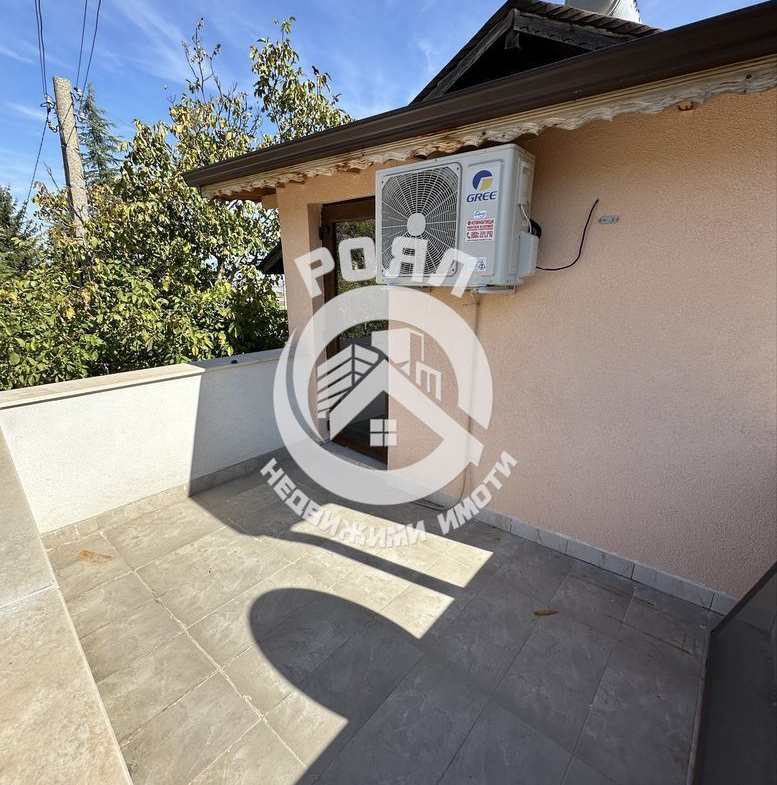 Роял Имоти продава обзаведена къща с 4 спални в село Брестник ,Пловдив - 0