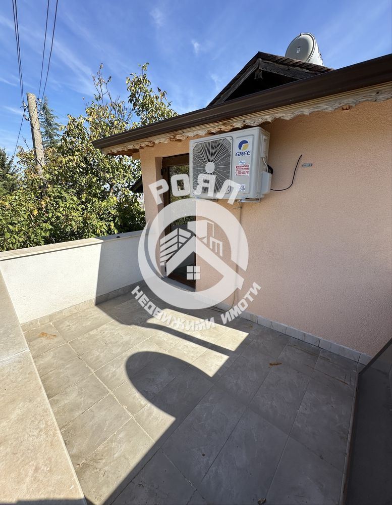 Роял Имоти продава обзаведена къща с 4 спални в село Брестник ,Пловдив - 0