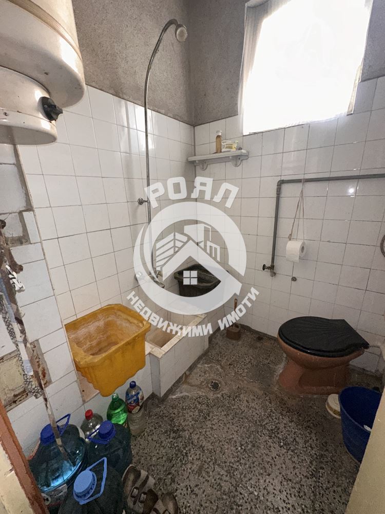 Роял имоти продава самостоятелна къща с двор в Центъра на кв.Прослав ,Пловдив - 0