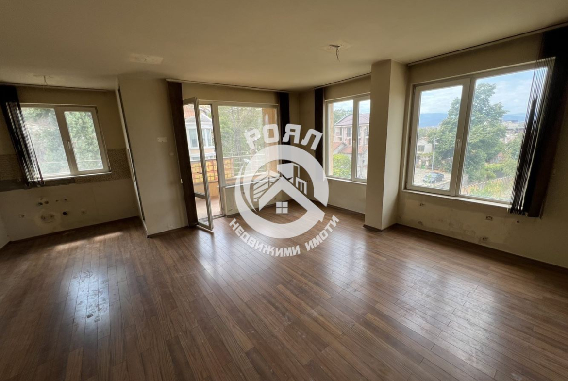 Роял имоти продава многостаен апартамент, Център, Пловдив - 0