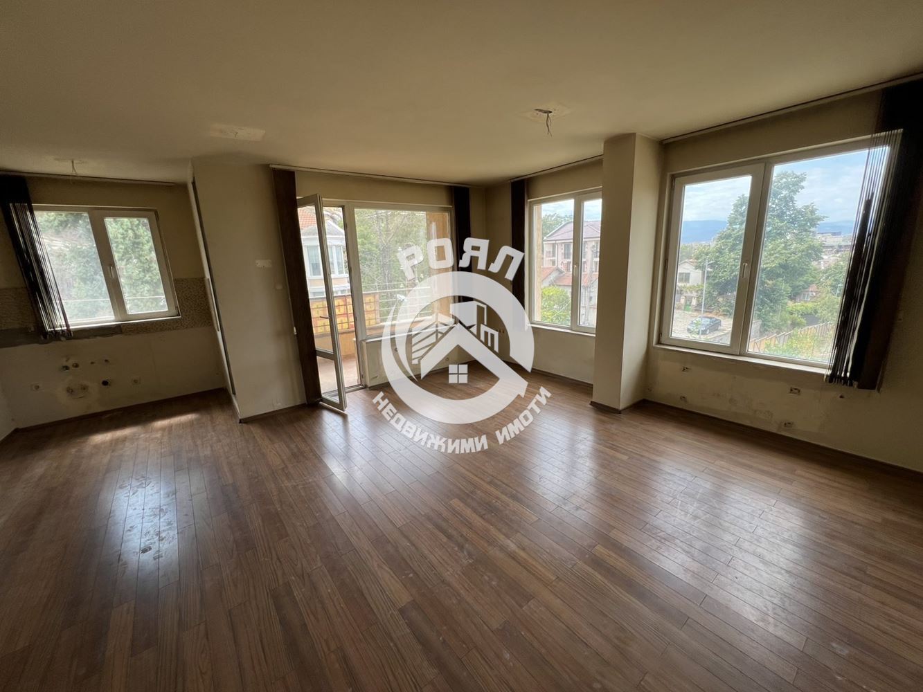 Роял имоти продава многостаен апартамент, Център, Пловдив - 0