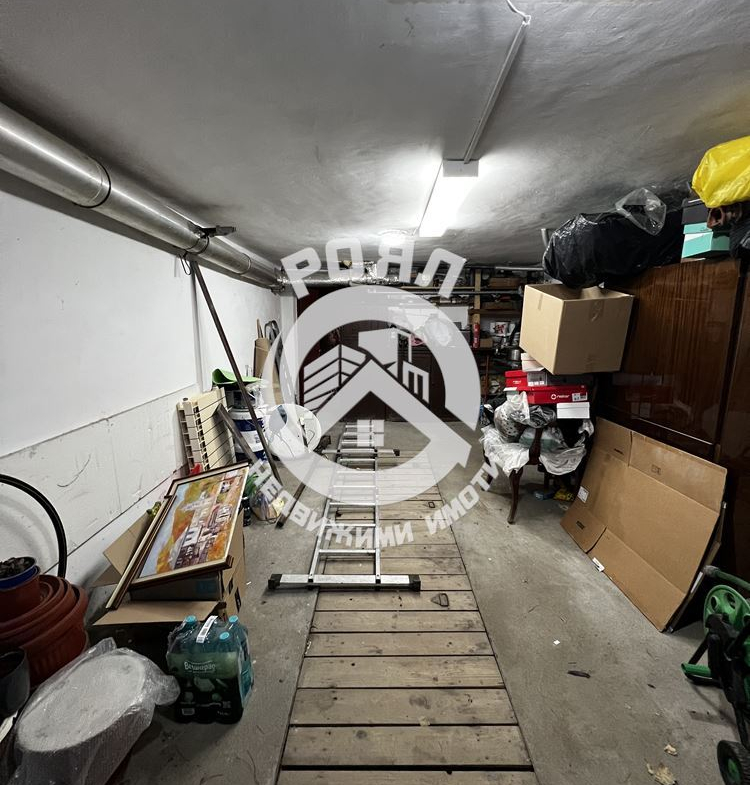 Роял имоти продава етаж от къща + мансарден двустаен апартамент, гараж, Прослав, Пловдив - 0