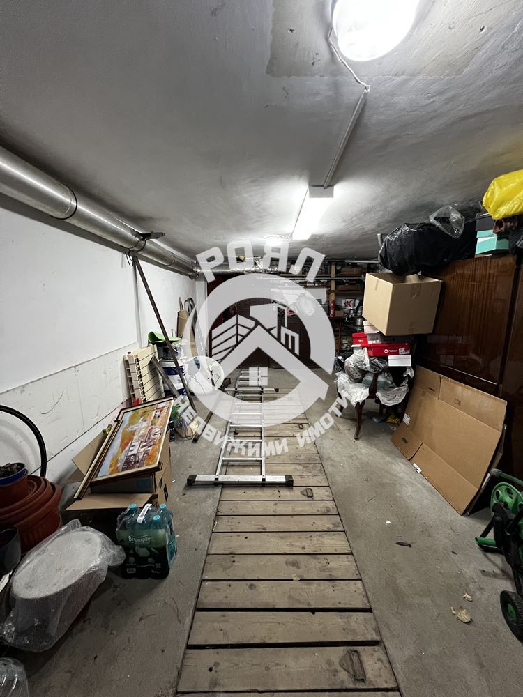 Роял имоти продава етаж от къща + мансарден двустаен апартамент, гараж, Прослав, Пловдив - 0