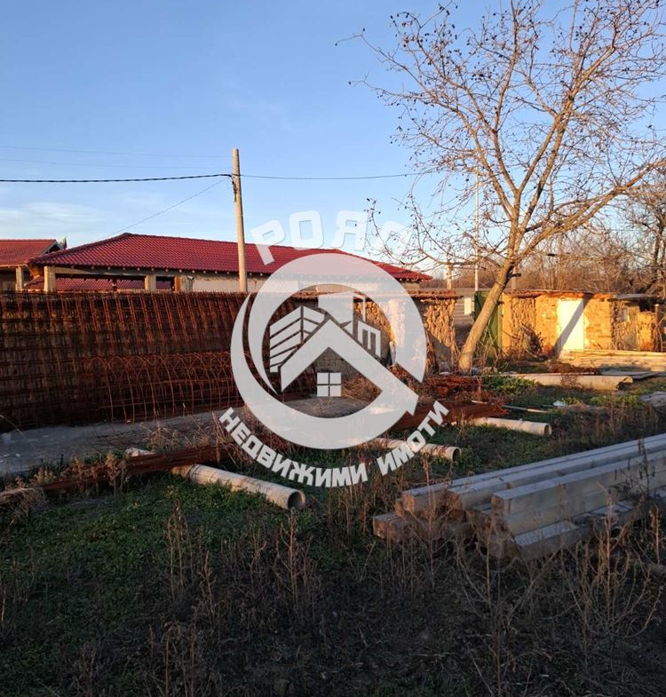 Роял имоти продава самостоятелна Къща с двор, пред акт 14, с.Паничери - 0