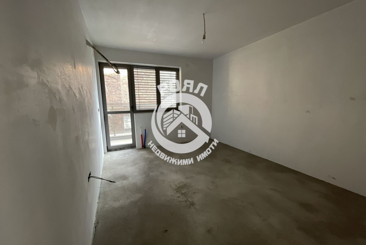 Роял имоти продава ЕКСКЛУЗИВНО тристаен апартамент, с Акт 16, Кършияка, до Новотел Пловдив - 0