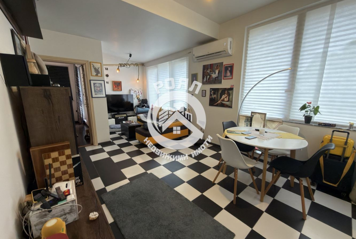 Роял Имоти продава тристаен,обзаведен апартамент в кв.Съдийски,гр.Пловдив - 0