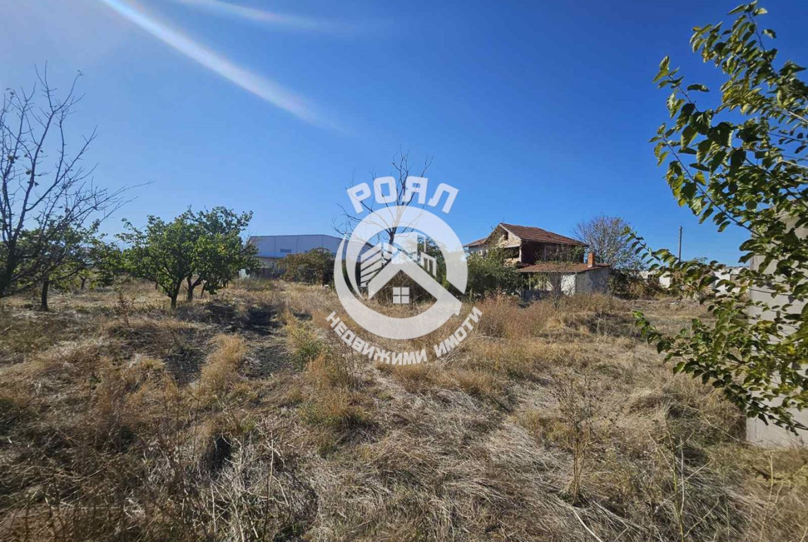 Роял имоти продава УПИ със сгради в с. Цалапица - 0