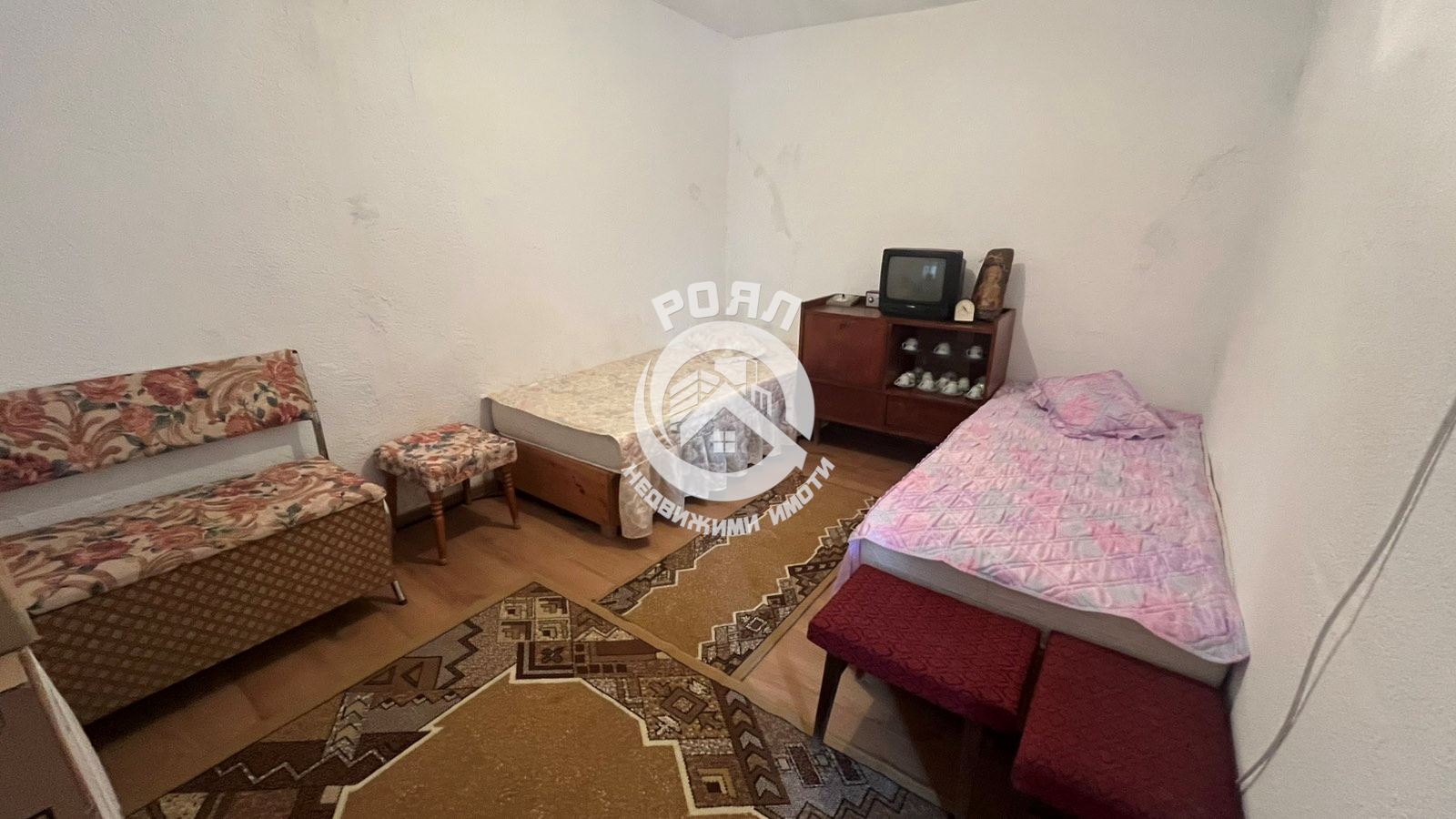 Роял Имоти продава къща в с.Голям чардак. - 0