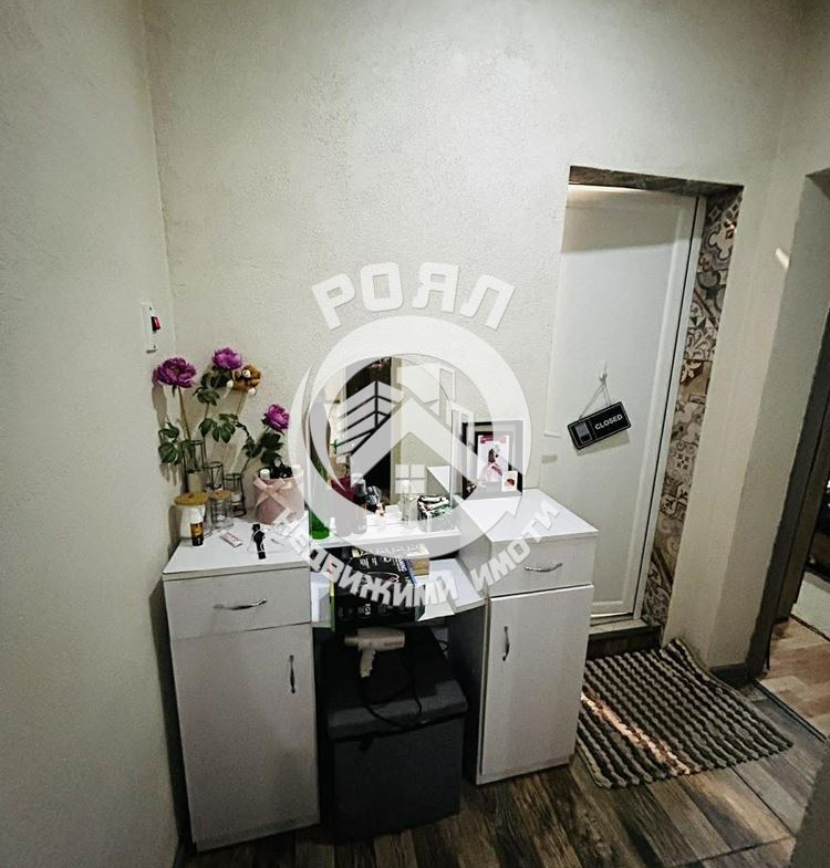 Роял Имоти продава едноетажна къща с двор в гр.Съединение - 0