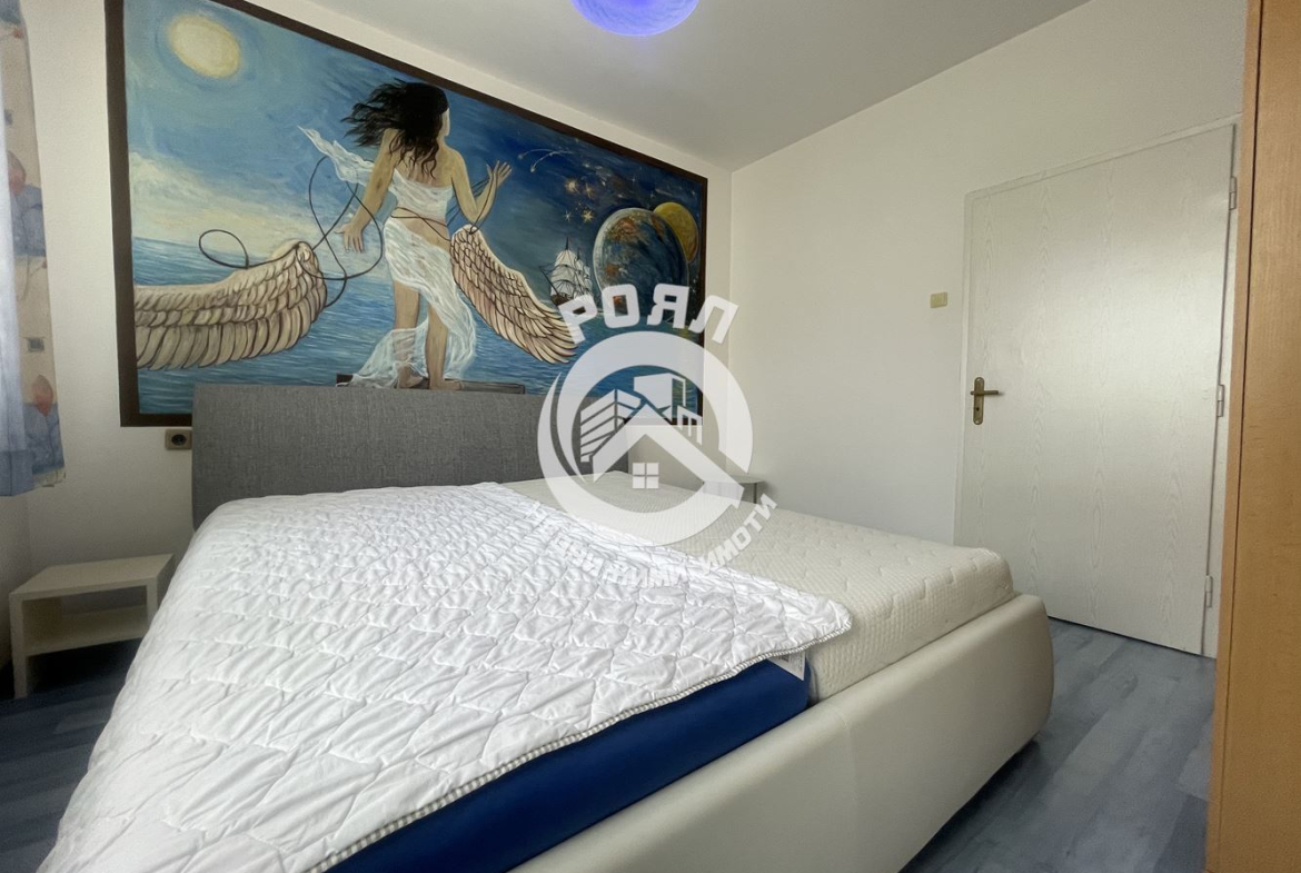 Роял имоти продава ЕКСКЛУЗИВНО тристаен апартамент, кв.Прослав!!!Напълно обзаведен!!!С Гараж и Паркомясто!!! - 0