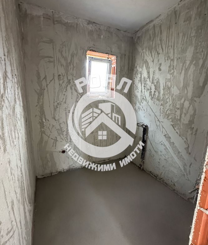 Роял Имоти продава Ексклузивно две двуетажни къщи в гр.Стамболийски - 0