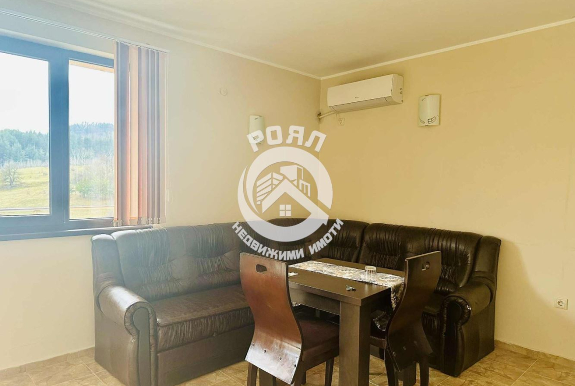 Роял Имоти продава работещ хотел в гр. Батак - 0