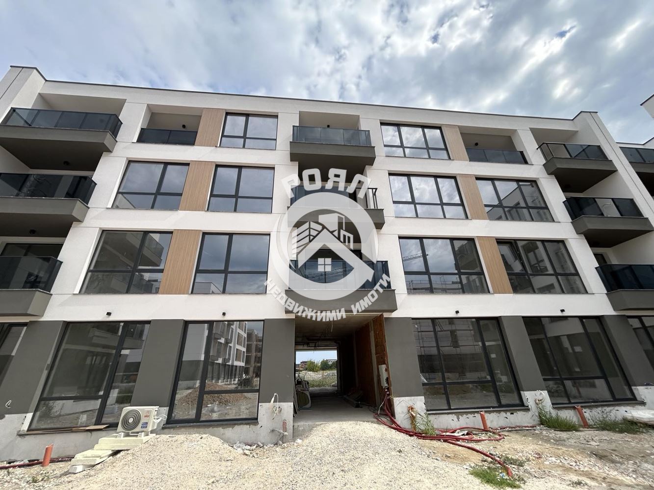 Роял Имоти продава двустаен апартамент в гр.Пловдив,кв.Остромила - 0