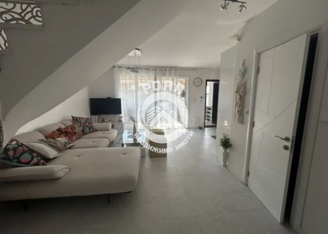 Просторен мезонет близо до морето в Неа Перамос - 0