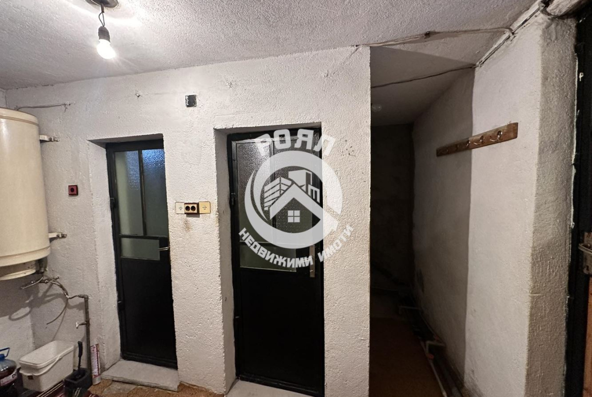 Роял Имоти продава двуетажна къща в село Брестовица - 0