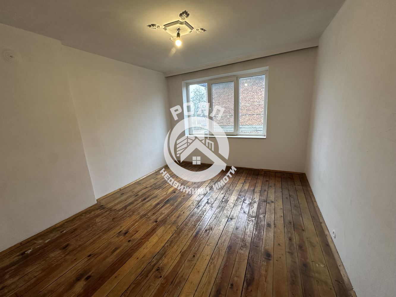 Роял Имоти продава етаж от къща с двор в гр. Стамболийски - 0