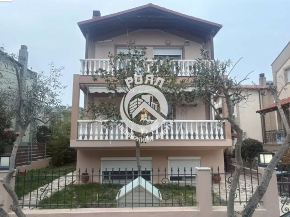 Просторна еднофамилна къща с градина на 300 м от морето – Неа Ираклица - 0