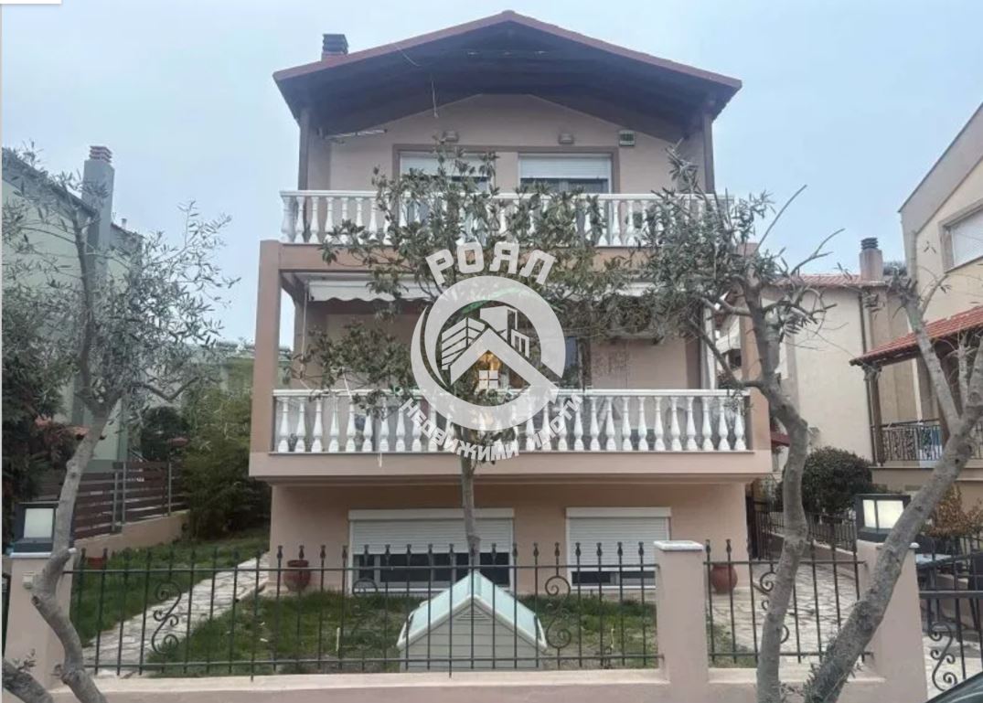 Просторна еднофамилна къща с градина на 300 м от морето – Неа Ираклица - 0