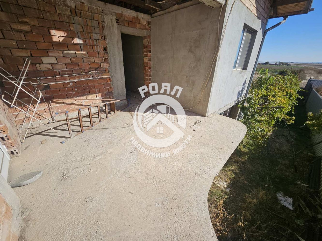 Роял имоти продава УПИ със сгради в с. Цалапица - 0