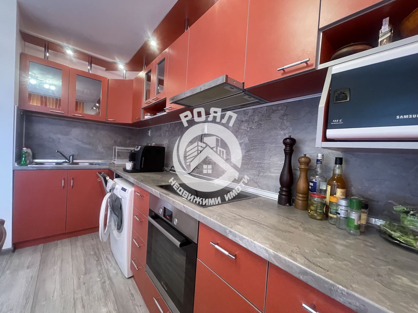 Роял имоти продава ЕКСКЛУЗИВНО тристаен апартамент, кв.Прослав!!!Напълно обзаведен!!!С Гараж и Паркомясто!!! - 0