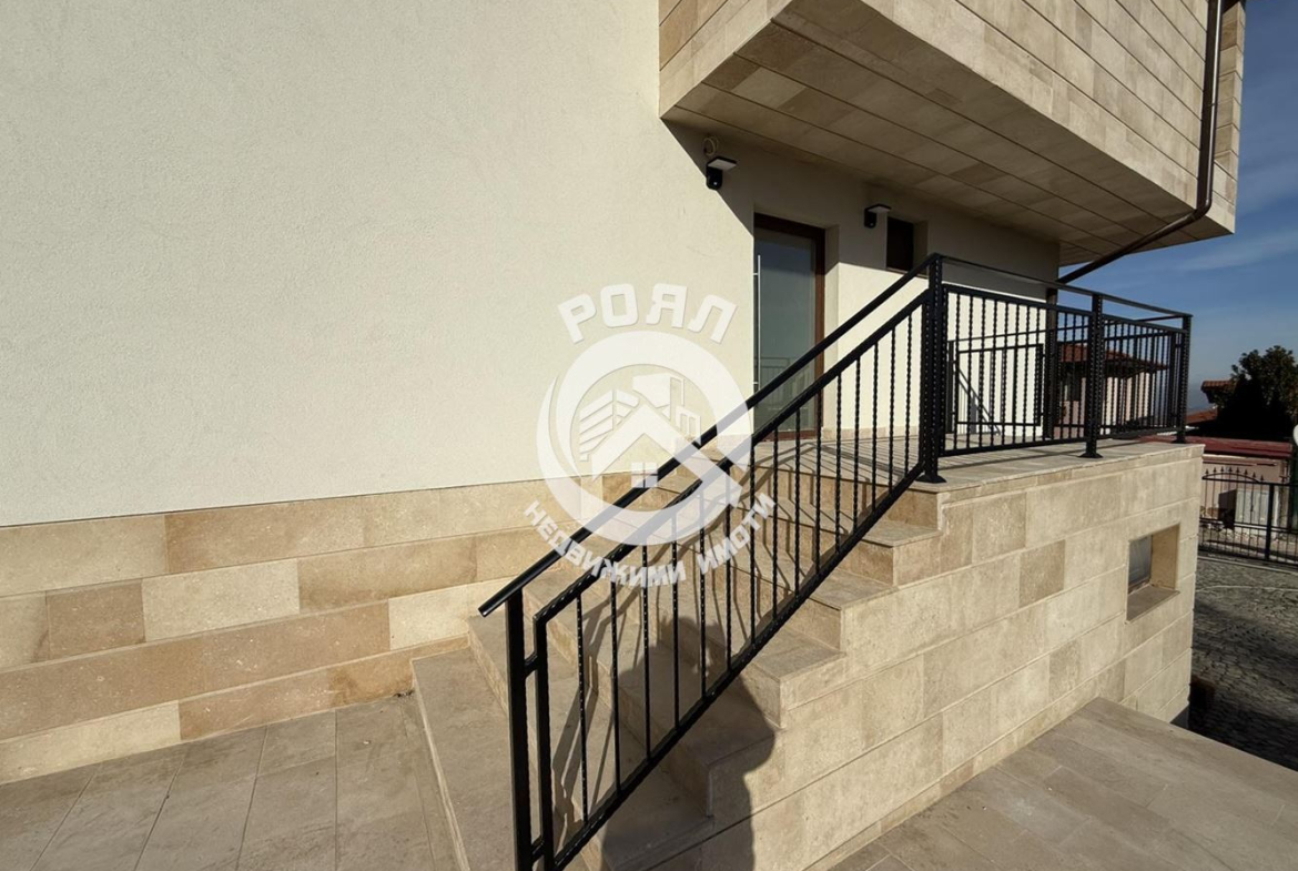 Роял имоти продава къща с панорамна гледка, с.Брестник, Пловдив - 0