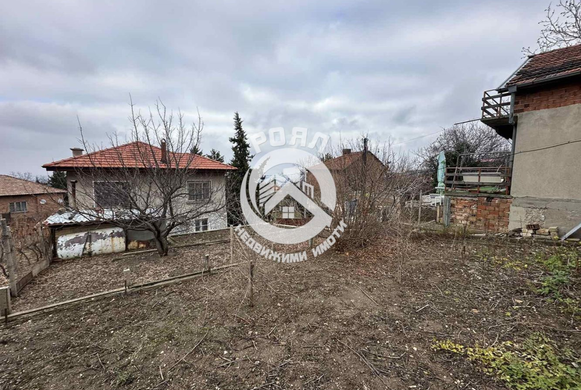 Роял Имоти продава двуетажна къща в село Брестовица - 0