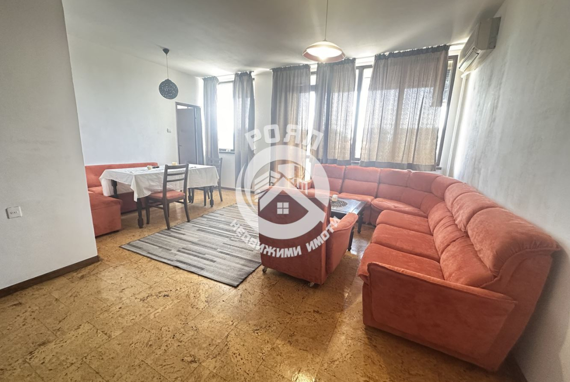 Роял имоти продава тристаен апартамент, Център, Пловдив - 0