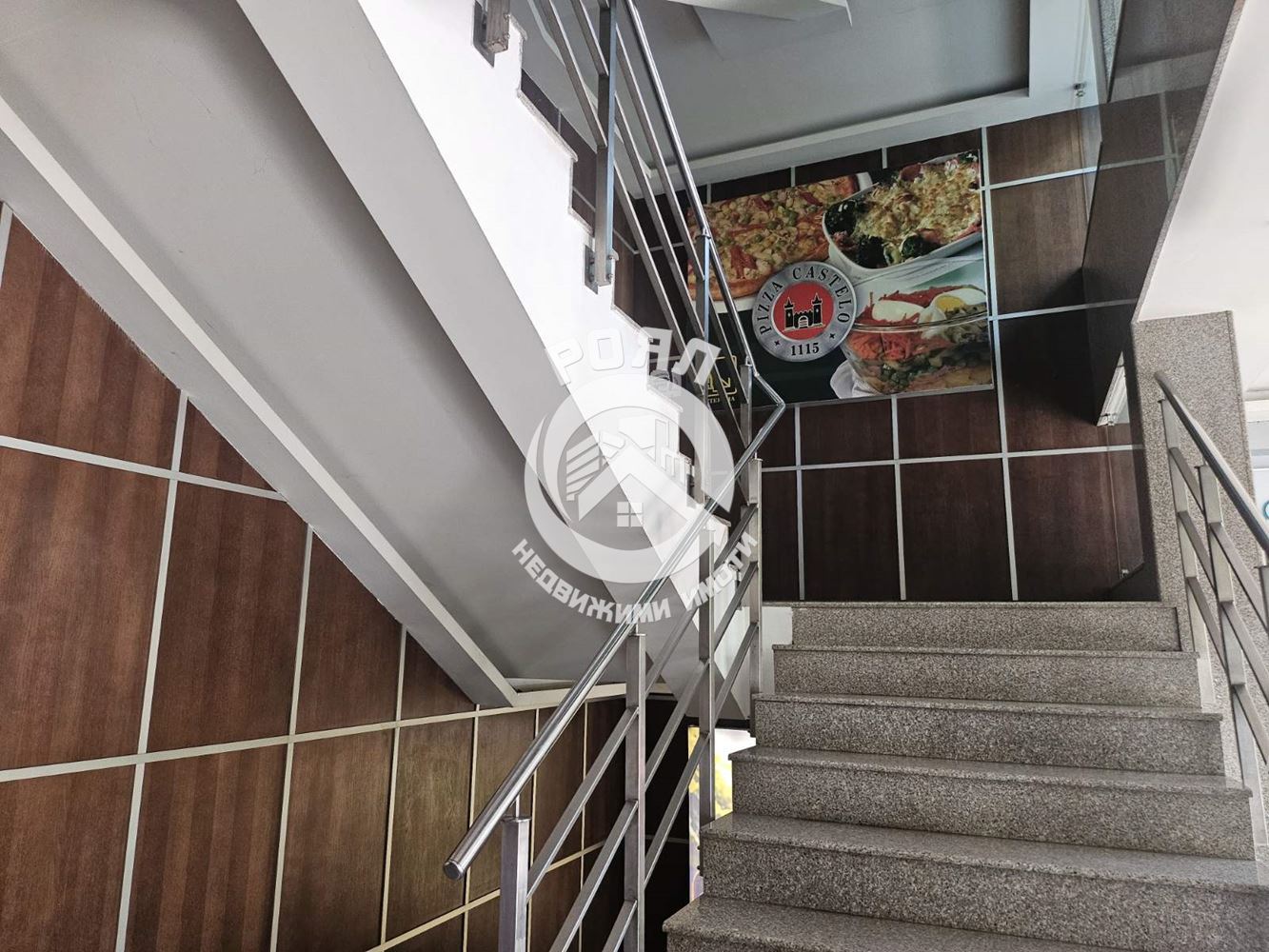 Роял Имоти продава търговски обект в кв.Център - 0