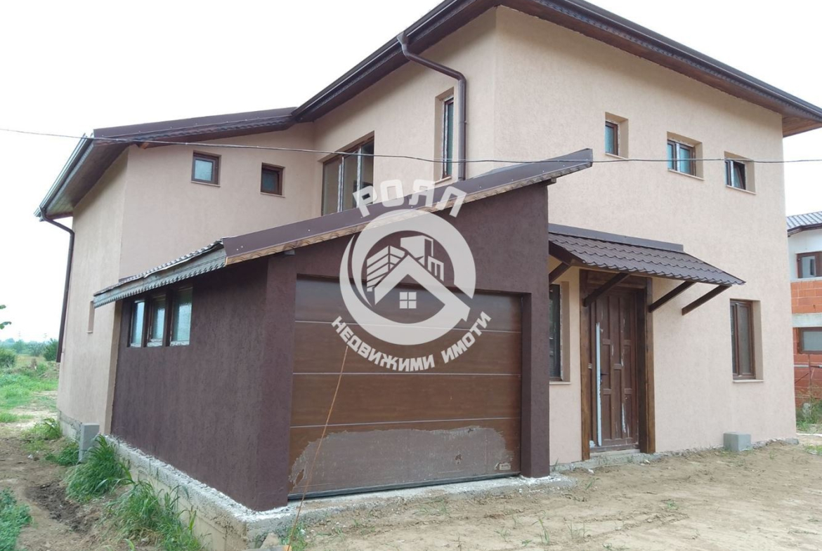 Роял Имоти продава двуетажна къща в гр.Стамболийски - 0