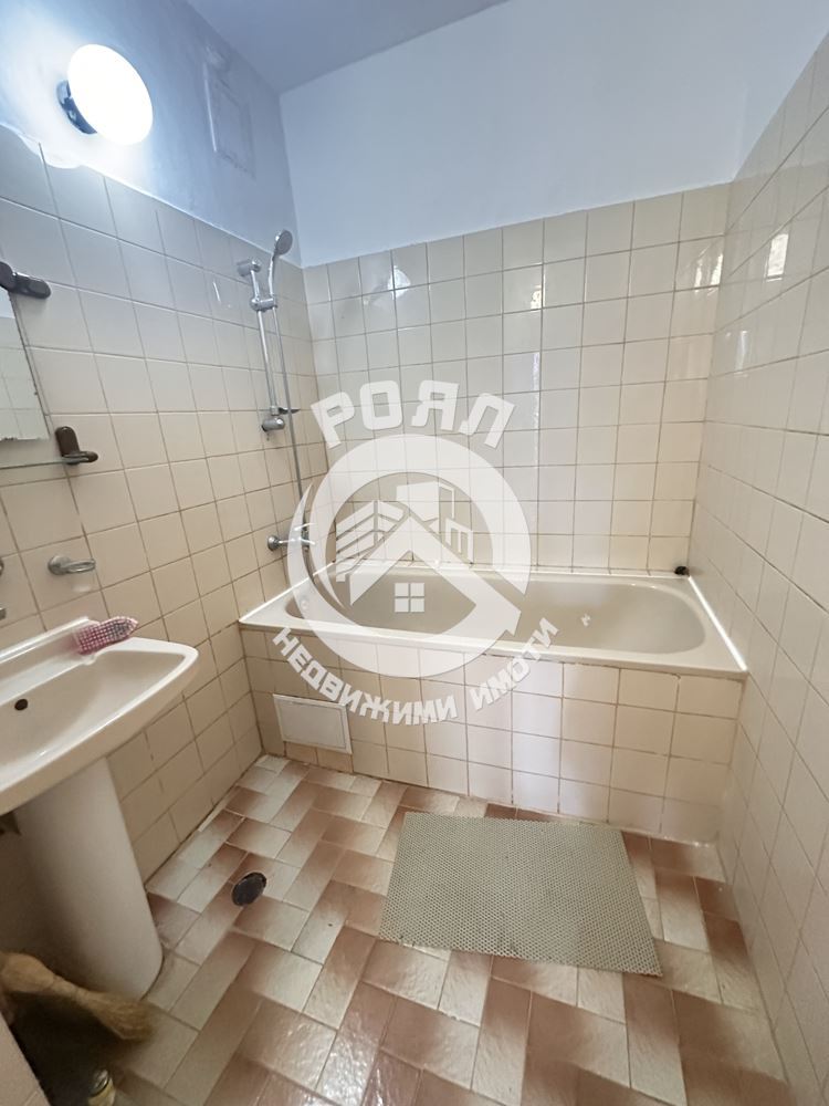 Роял имоти продава тристаен апартамент, Център, Пловдив - 0