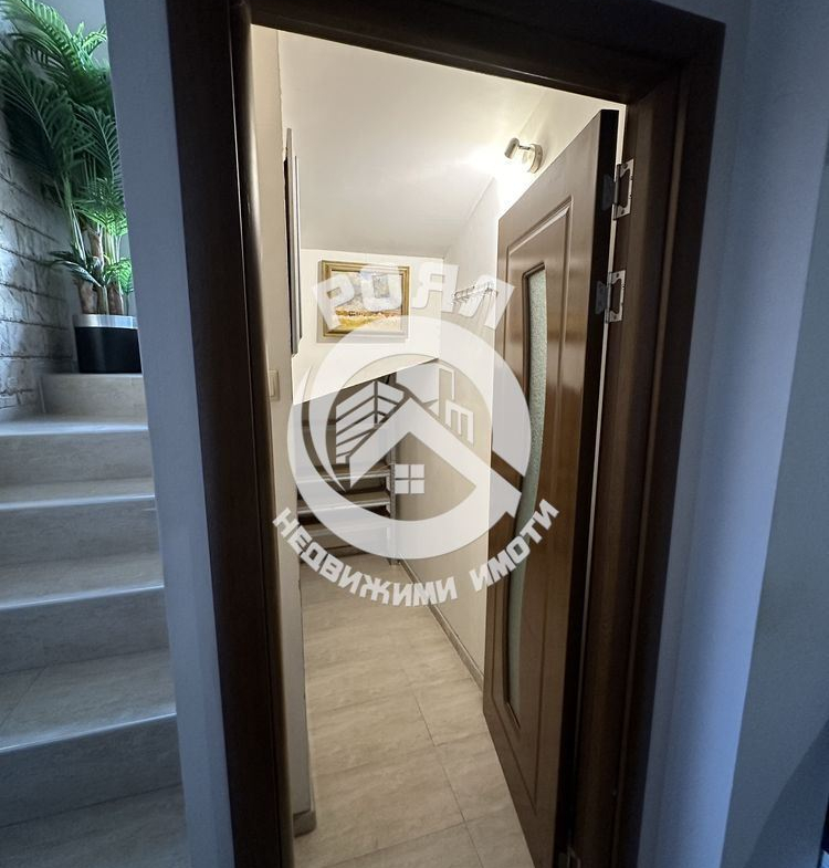 Роял Имоти продава обзаведена къща с 4 спални в село Брестник ,Пловдив - 0