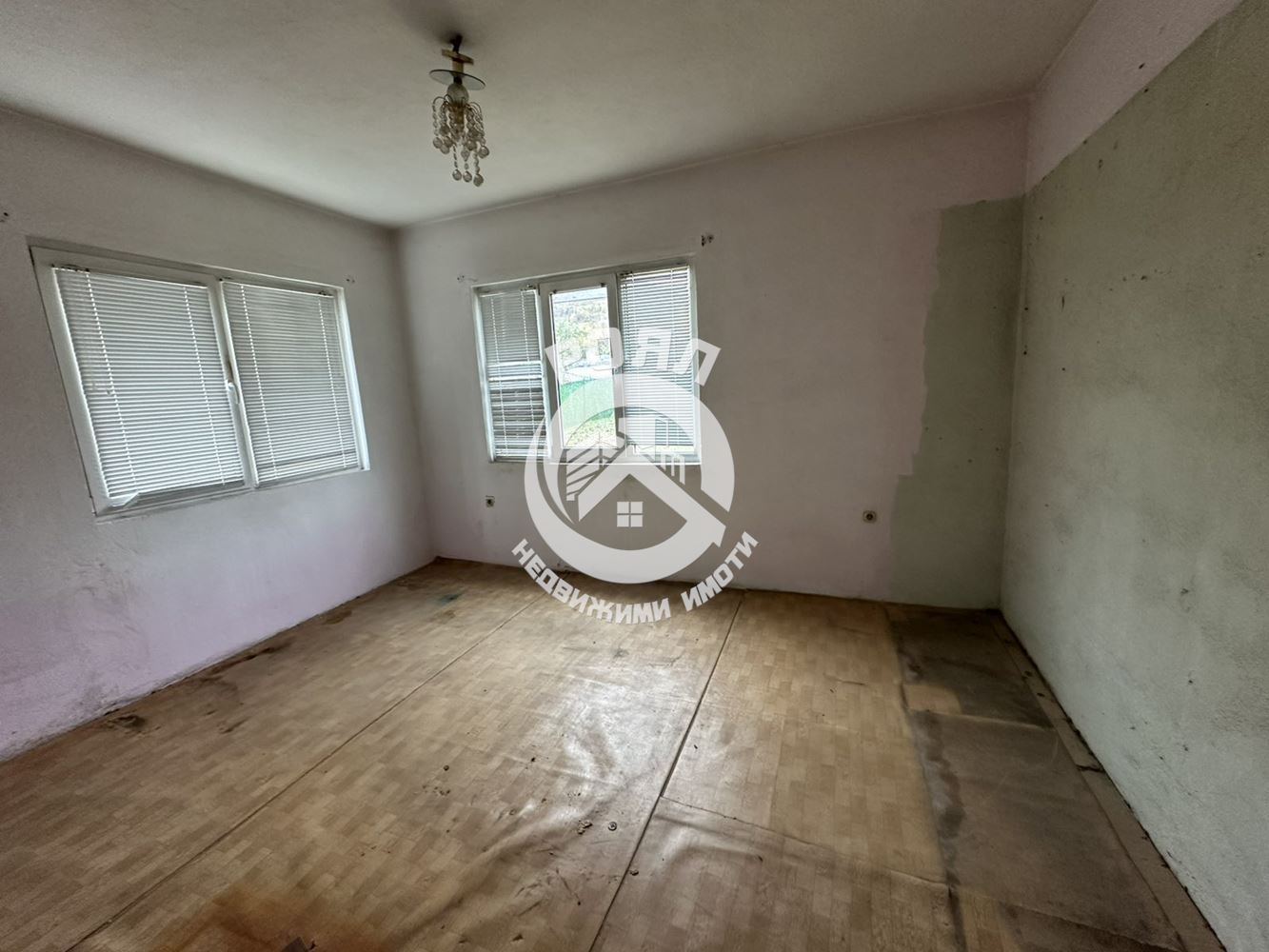 Роял Имоти продава двуетажна къща с двор в гр.Перущица - 0