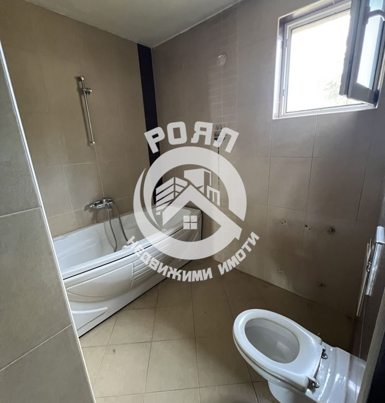 Роял имоти продава многостаен апартамент, Център, Пловдив - 0