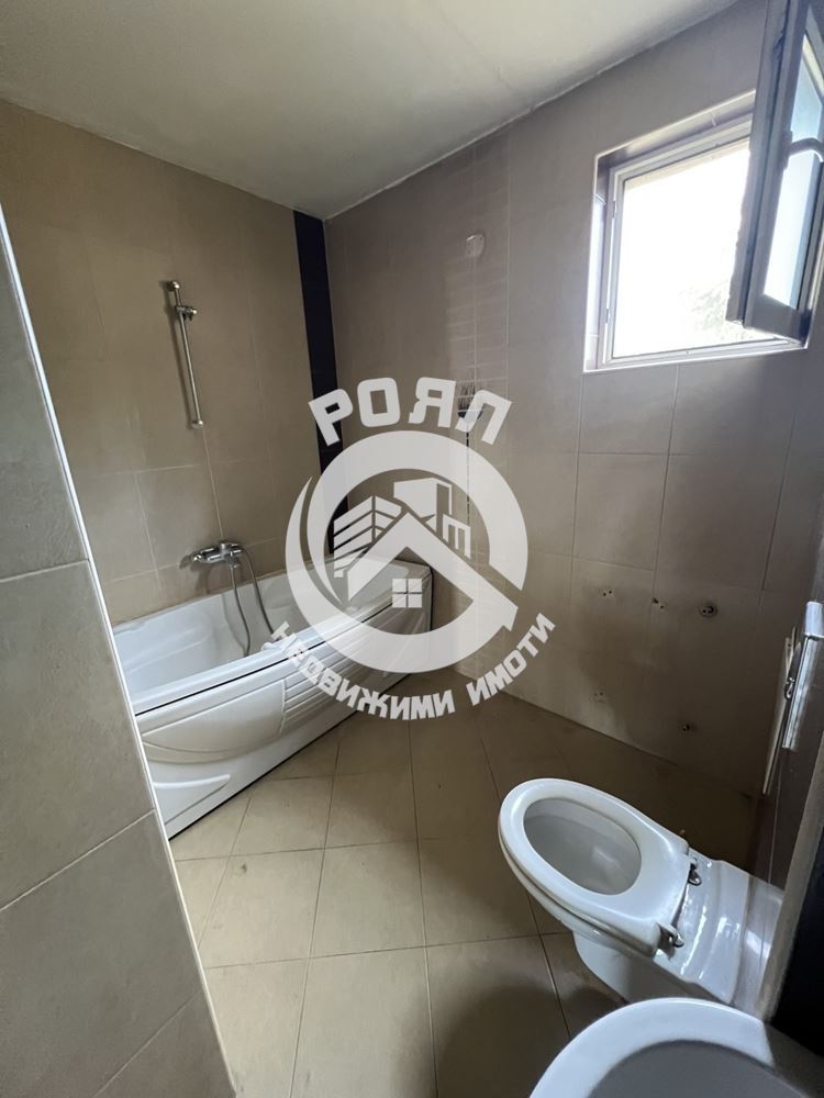 Роял имоти продава многостаен апартамент, Център, Пловдив - 0