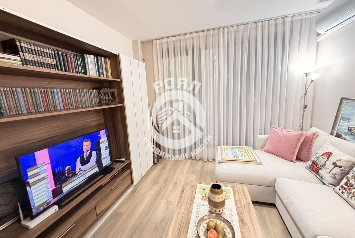 Роял имоти продава обзаведен двустаен апартамент Център, Пловдив - 0