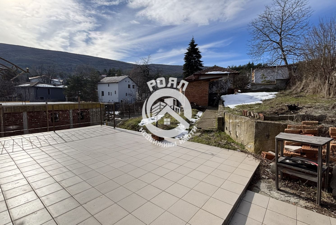 Роял имоти продава двуетажна къща в с.Гълъбово, област Пловдив - 0