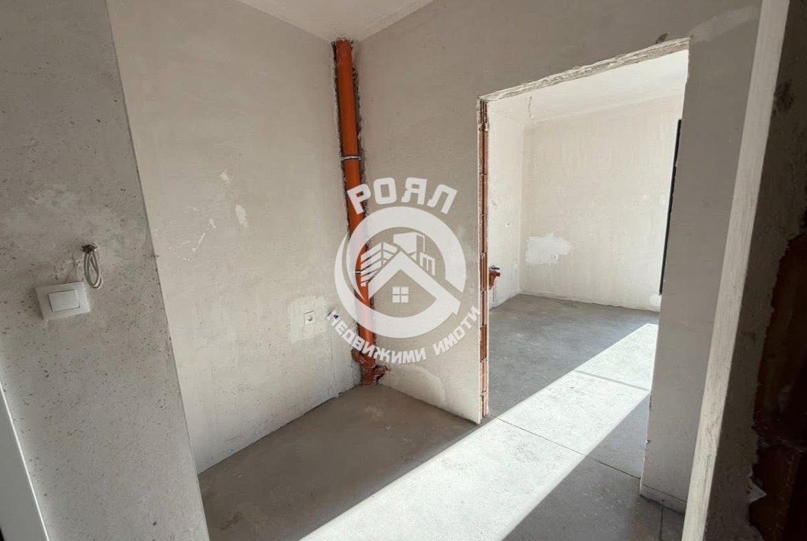 Роял имоти продава двустаен апартамент, с акт 16, комплекс от затворен тип, Тракия, Пловдив - 0