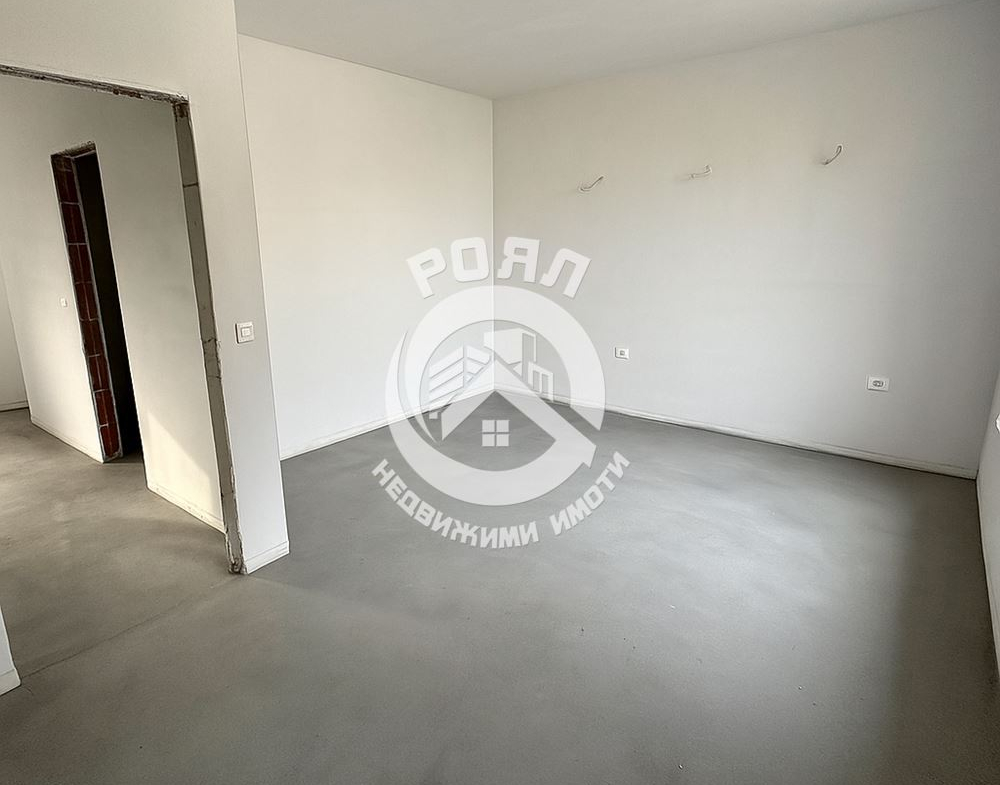 Роял Имоти продава Ексклузивно две двуетажни къщи в гр.Стамболийски - 0