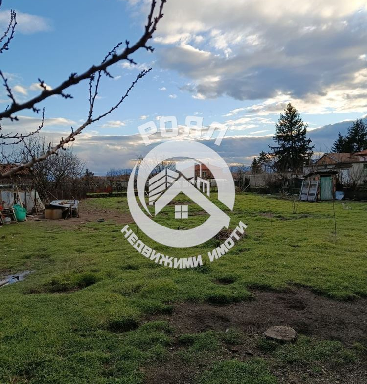 Роял имоти продава двуетажна къща с двор в с.Ясно Поле, Пловдив - 0