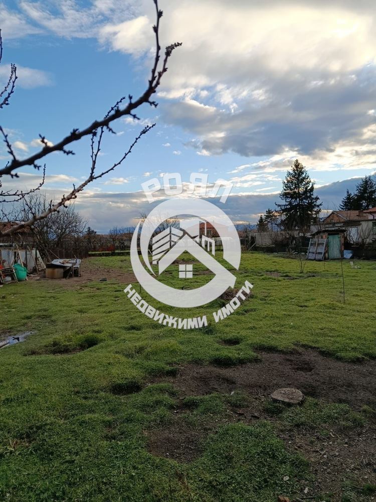 Роял имоти продава двуетажна къща с двор в с.Ясно Поле, Пловдив - 0