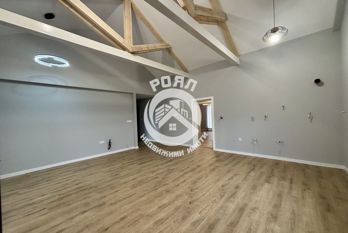 Роял Имоти продава едноетажна къща, завършена до ключ в с. Радиново - 0