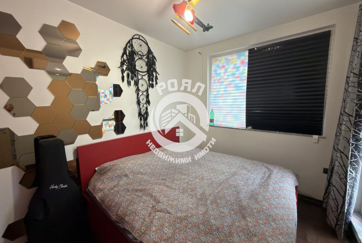 Роял Имоти продава тристаен,обзаведен апартамент в кв.Съдийски,гр.Пловдив - 0